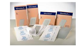 MEDICAZIONE STERILE A BASE DI ARGENTO CON BORDO ADESIVO SILVERMED ST AG 10X10CM 5 PEZZI - fitfarma.it