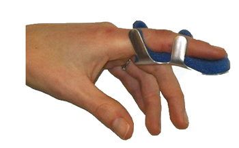 STECCA PER FRATTURA DITA A RANETTA FARMASPLINT MISURA PICCOLA IN ALLUMINIO MODELLABILE CON IMBOTTITURA IN SPUGNA POLIURETANICA ANTIALLERGICA RADIOTRASPARENTE 8 CM 1 PEZZO - fitfarma.it