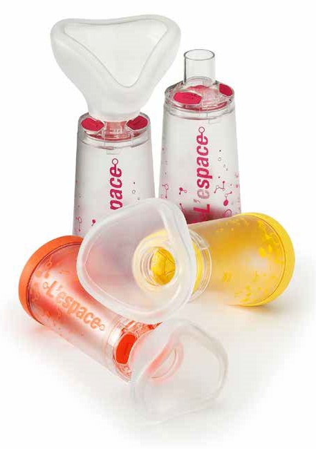 CAMERA DISTANZIATRICE PER EROGATORI SPRAY PREDOSATI L'ESPACE 220ML PEDIATRICO SPAZIO MORTO 49ML CON MASCHERA VALVOLA INSPIRAZIONE 2 VALVOLE ESPIRAZIONE CODICE COLORE GIALLO - fitfarma.it