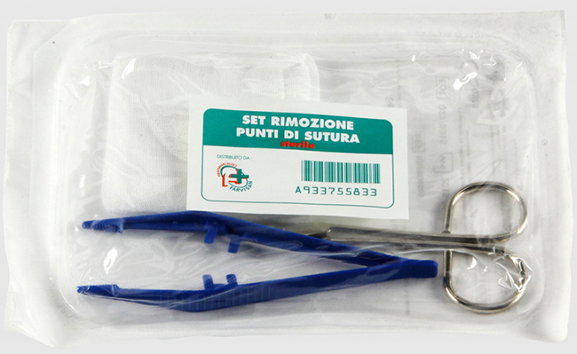SET PER LA RIMOZIONE DEI PUNTI DI SUTURA COMPOSTO DA 1 FORBICE 1 PINZETTA 2 COMPRESSE DI GARZA DI COTONE - fitfarma.it